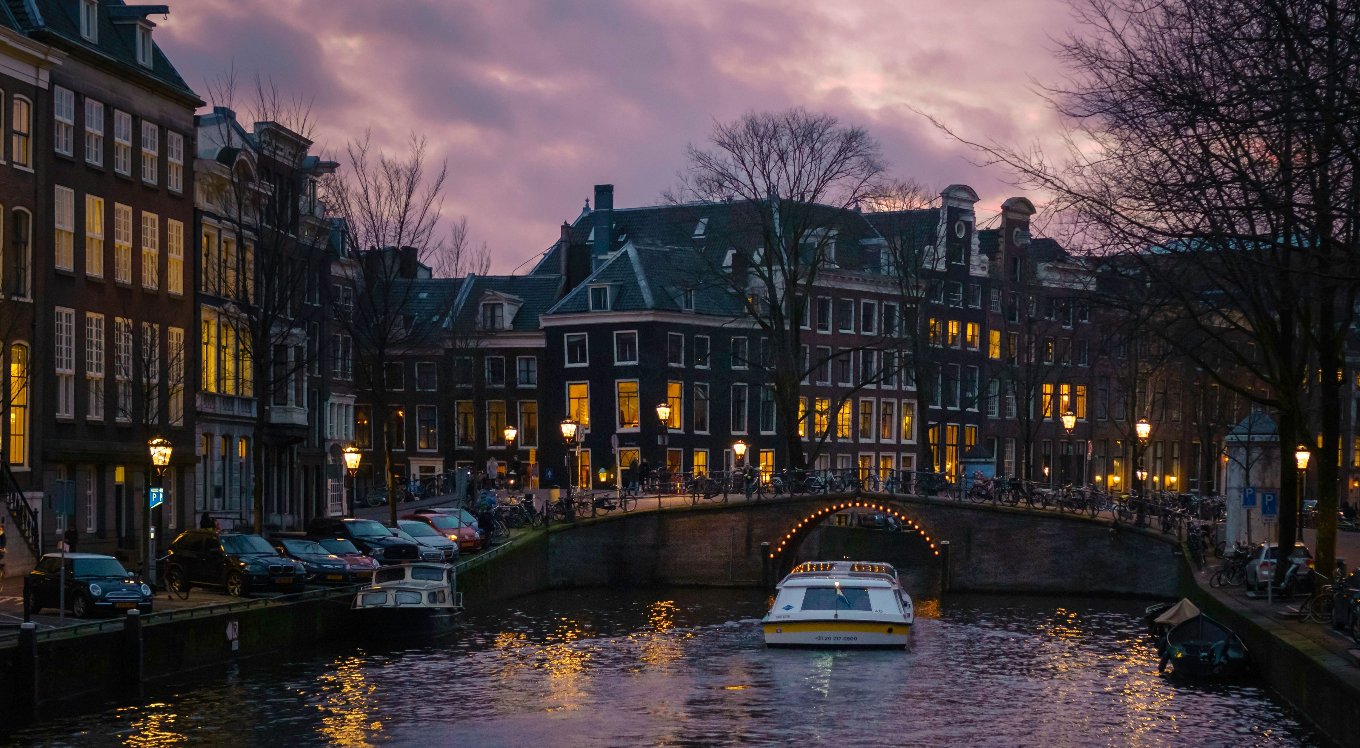 Uniek overnachten in Amsterdam: van 'botel' tot stadscamping