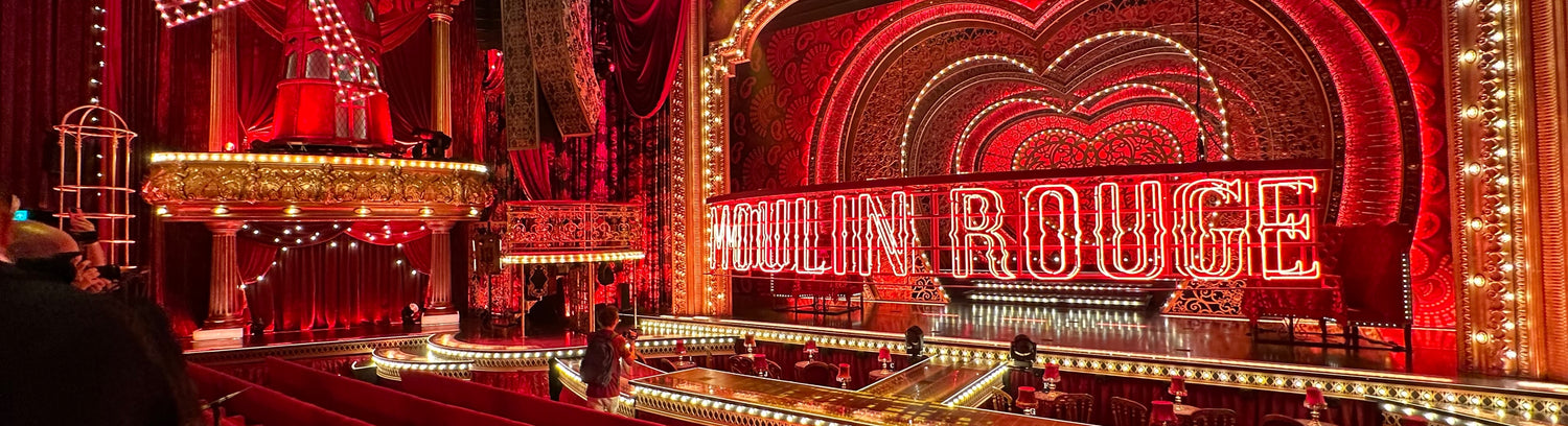 Dit moet je zien: het decor van Moulin Rouge! De Musical