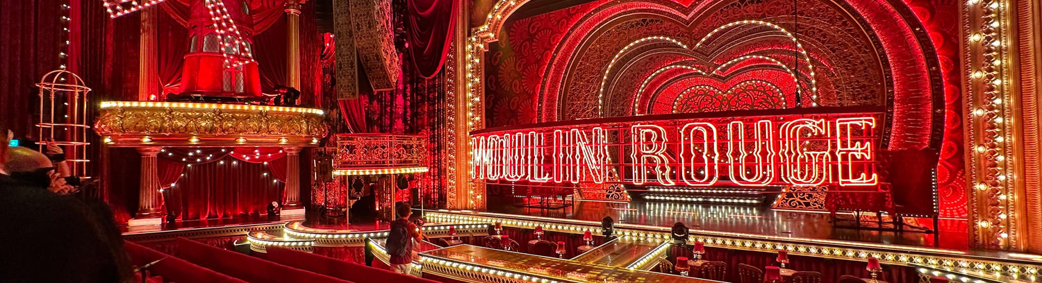 Dit moet je zien: het decor van Moulin Rouge! De Musical