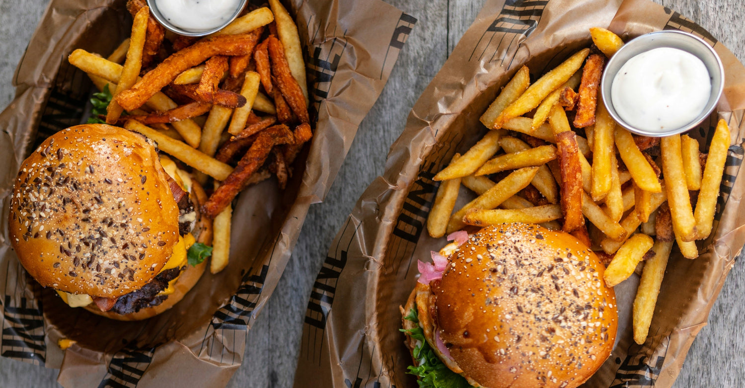 Waarom is eten in pretparken zo duur? En hoe bespaar je?