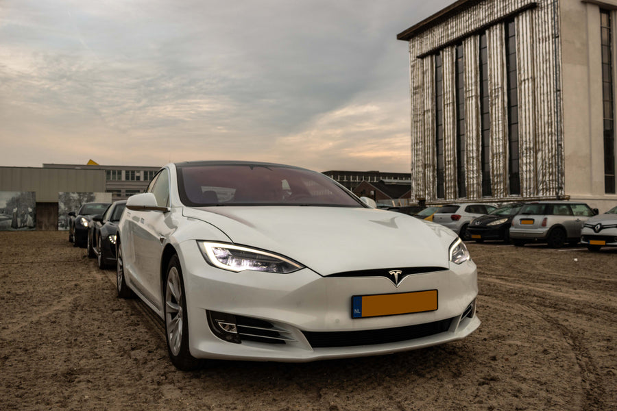 Tesla rijden - afbeelding 1