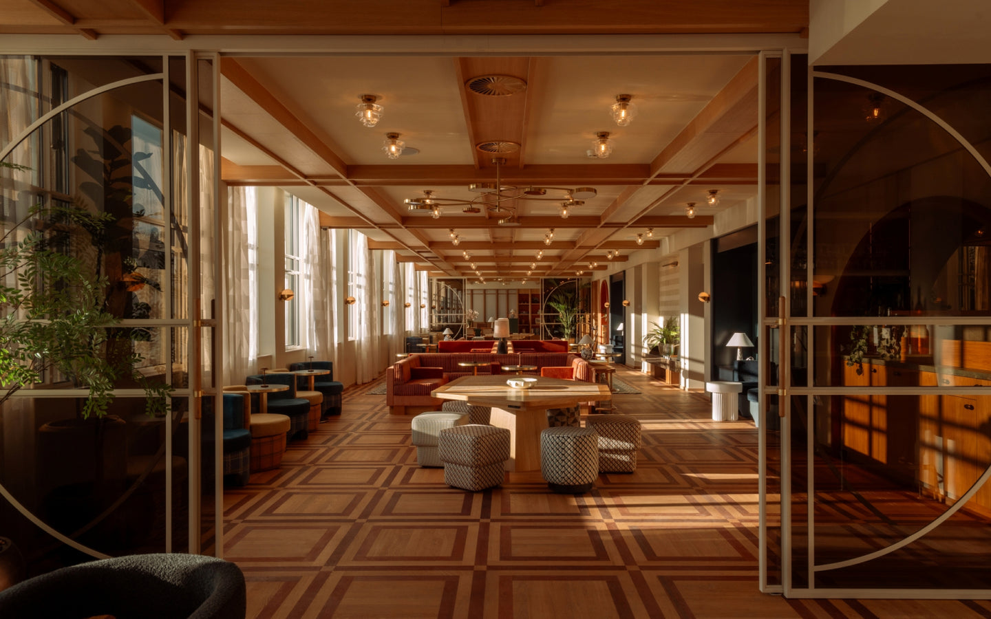 Premium Cirque du Soleil (20:00) arrangement bij 4* Hotel de Plesman - afbeelding 6