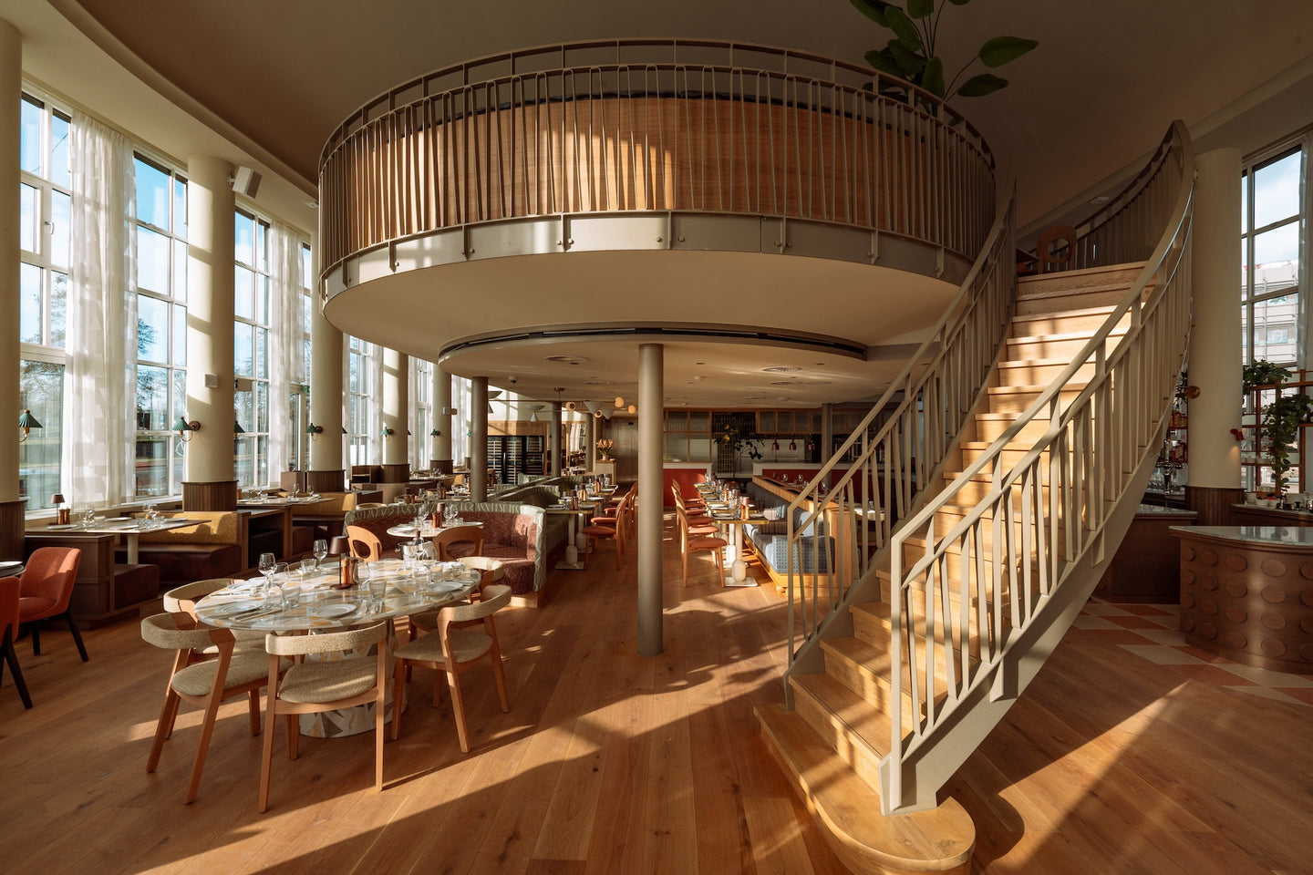 Hotel De Plesman | Geniet van een culinaire overnachting in voormalig KLM-hoofdkantoor | incl. 3-gangendiner - afbeelding 17