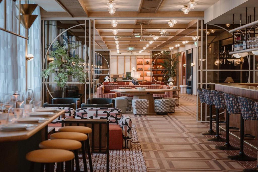 Hotel De Plesman | Geniet van een culinaire overnachting in voormalig KLM-hoofdkantoor | incl. 3-gangendiner - afbeelding 1